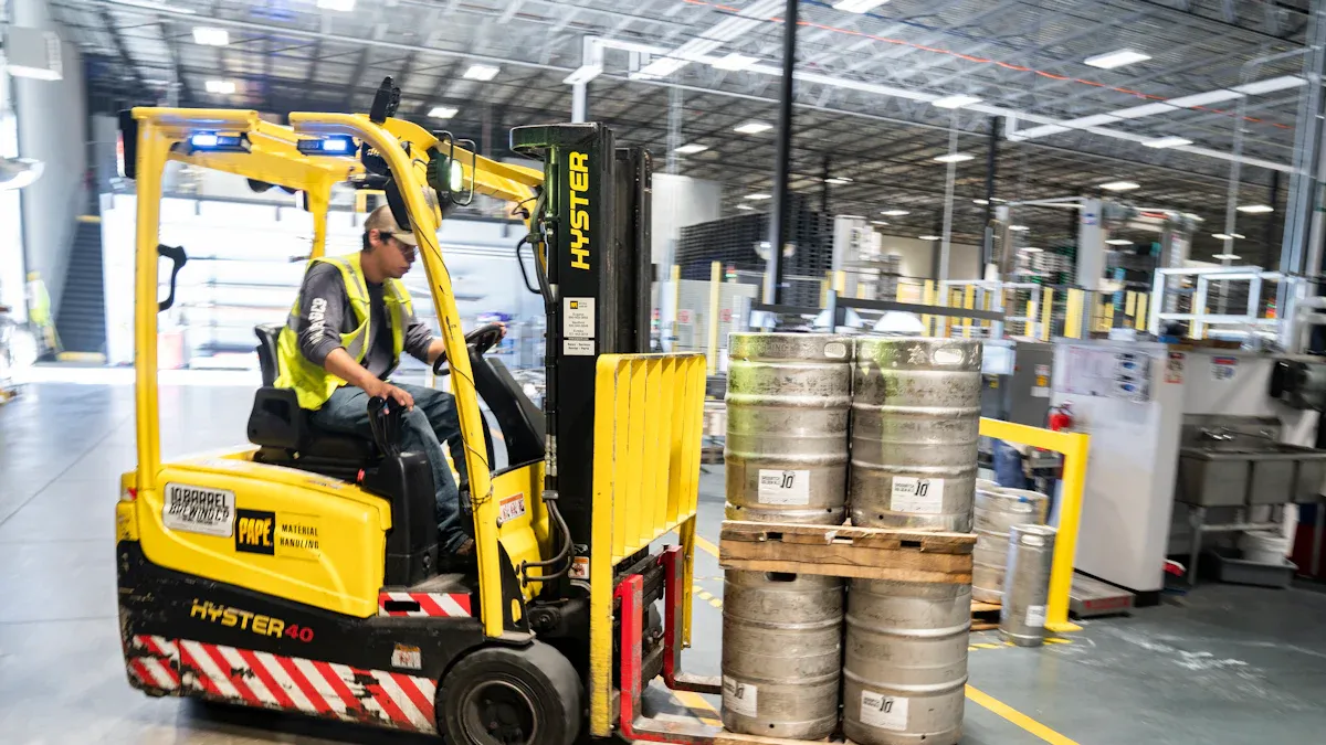 Choosing the Right Forklift Rental and Battery Solution for Seasonal Warehouse Demands