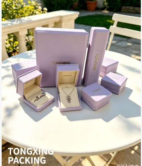 How a Jewelry Subscription Box Works