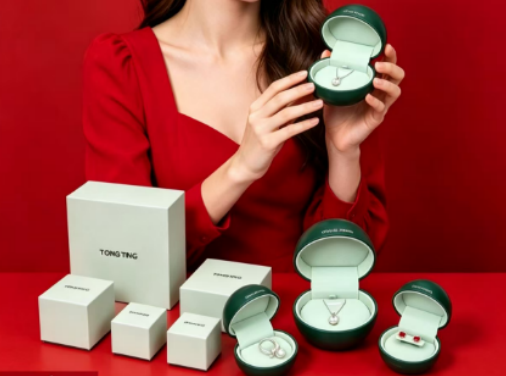 Top Jewelry Display Cases for Retail Stores