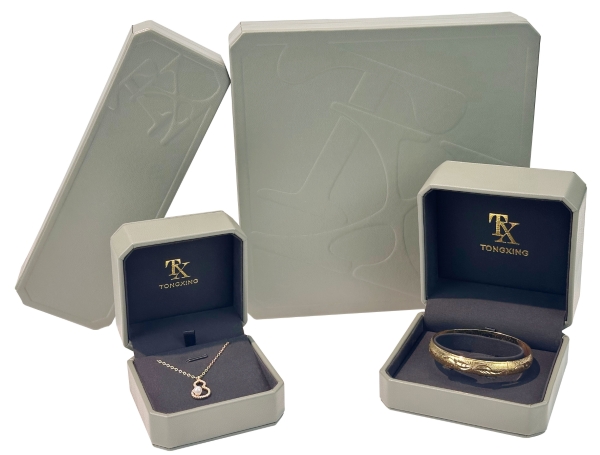 What to Look for When Buying a Gold Jewelry Box