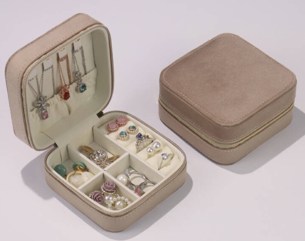 Best velvet jewelry boxes for gifting