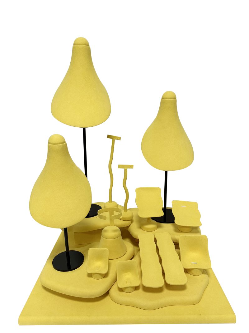 Is Microfiber the Superior Choice for Jewelry Displays Compared to Velvet