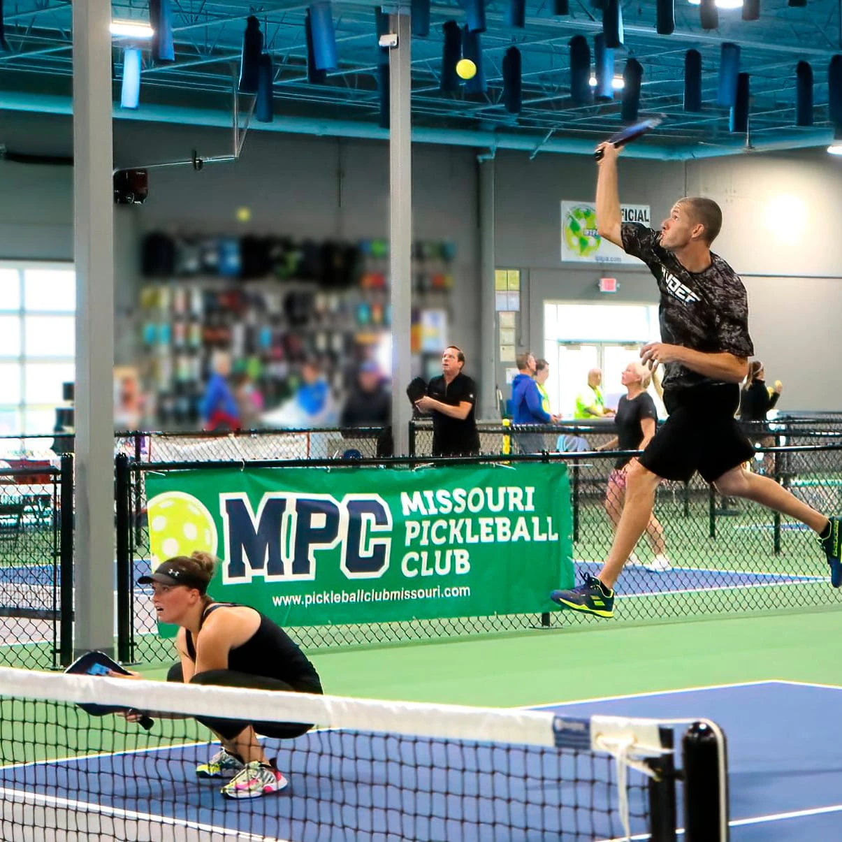 Bar chart comparing customer ratings of top recommended pickleball shirt suppliers-1