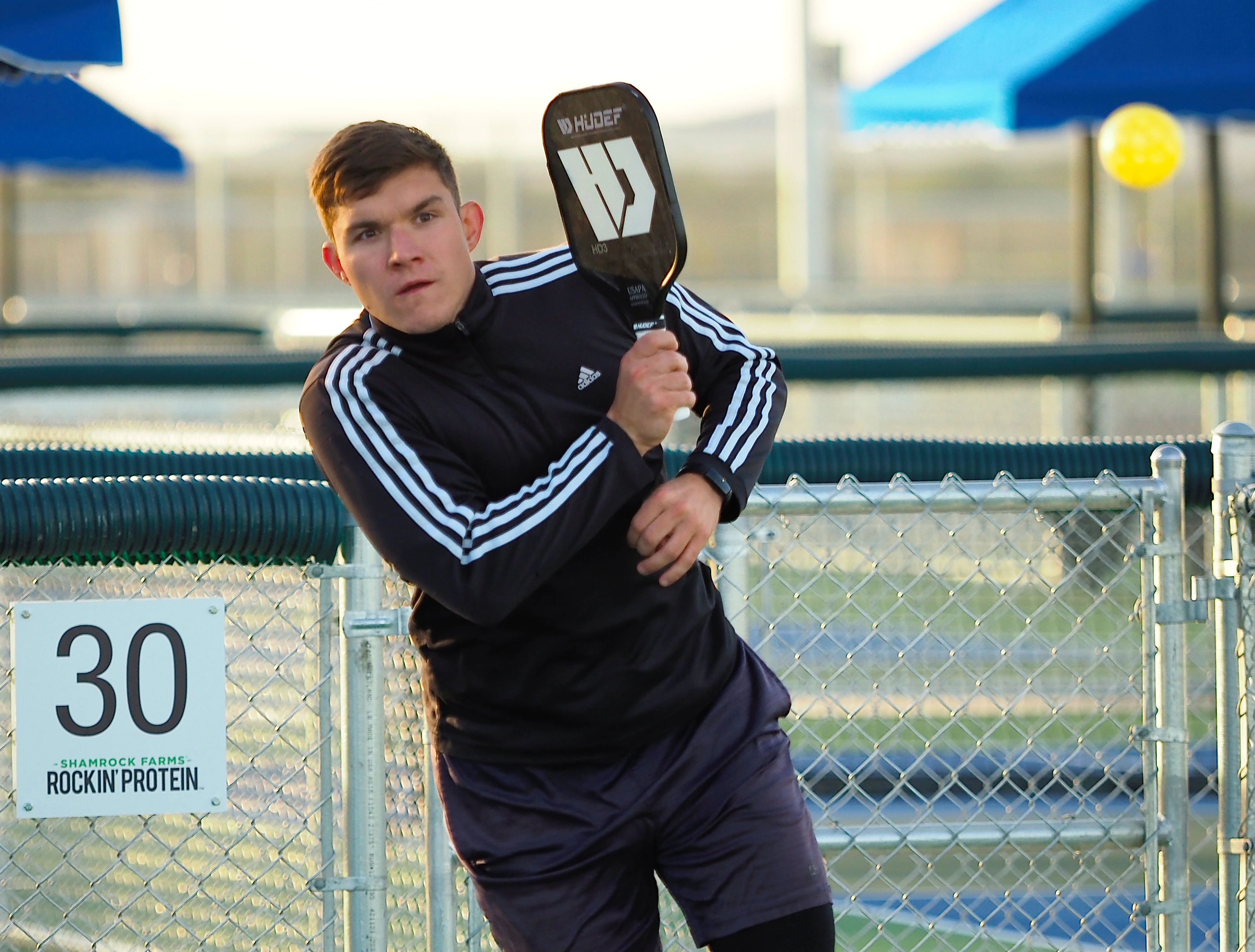 Hudefsport-Best-Advanced-Carbon-Fiber-Pickleball-Paddle-1