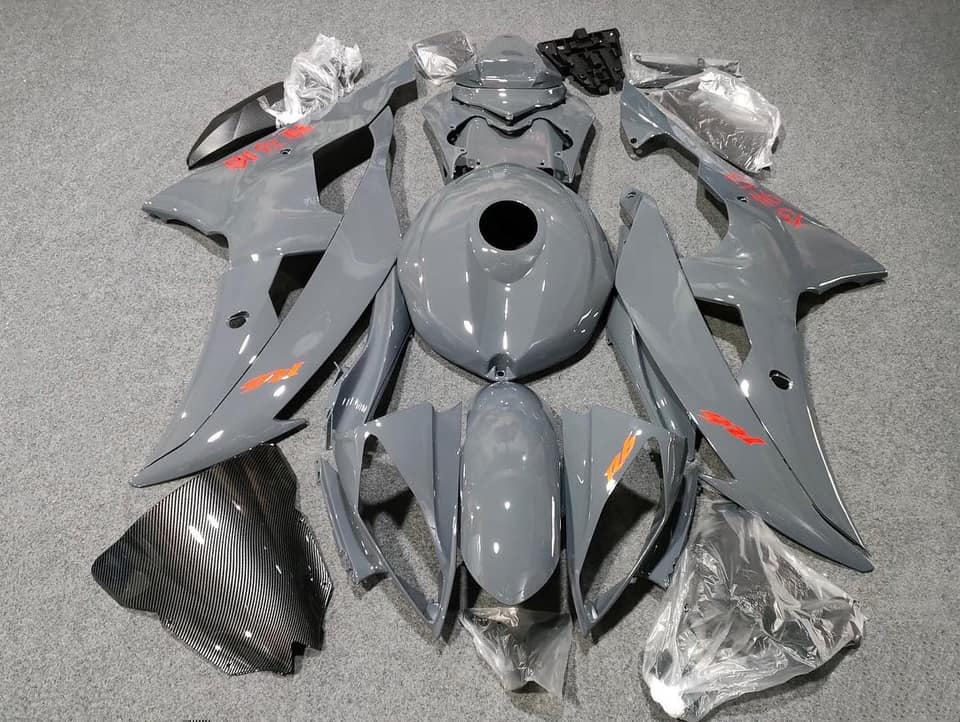 Painting YZF-R6 Fairings