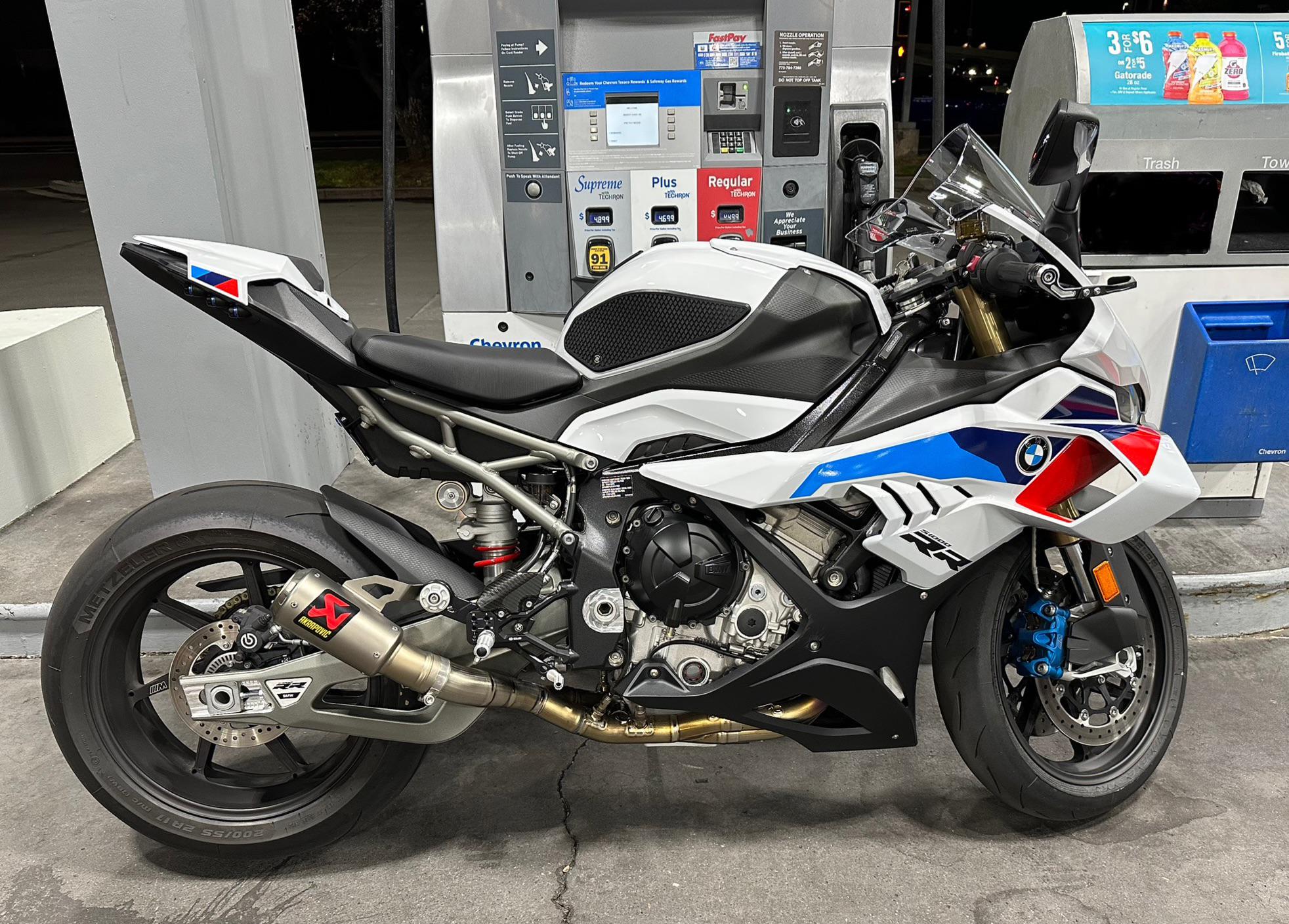 5 Ways Carbon Fiber Improves Your Motorcycle’s Performance