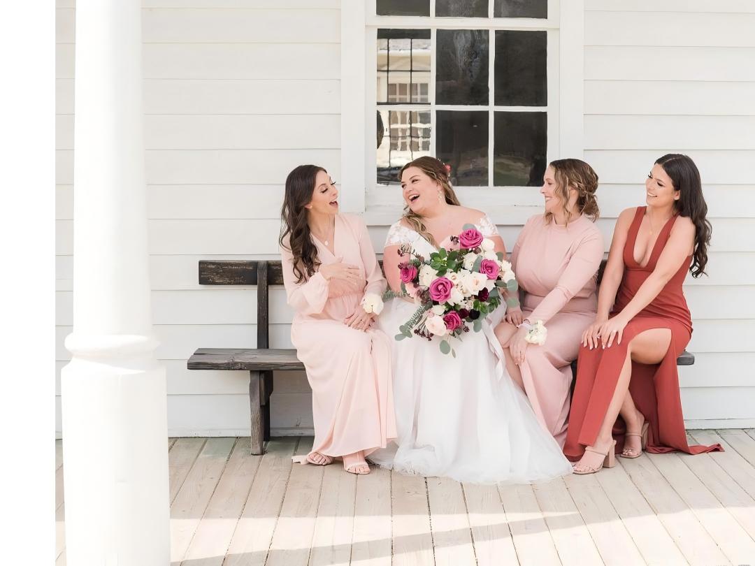 Coordinating infinity bridesmaid dress colors with wedding décor