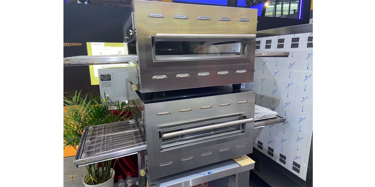 Conveyor vs Deck Pizza Ovens: Which is Best for Your Pizzeria?