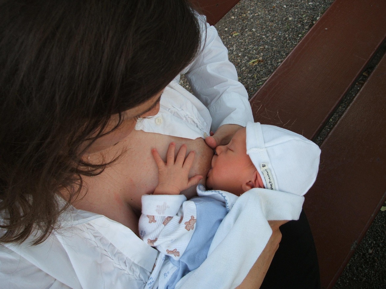 5 Key Benefits of Breastfeeding for Child Health and Motherhood
