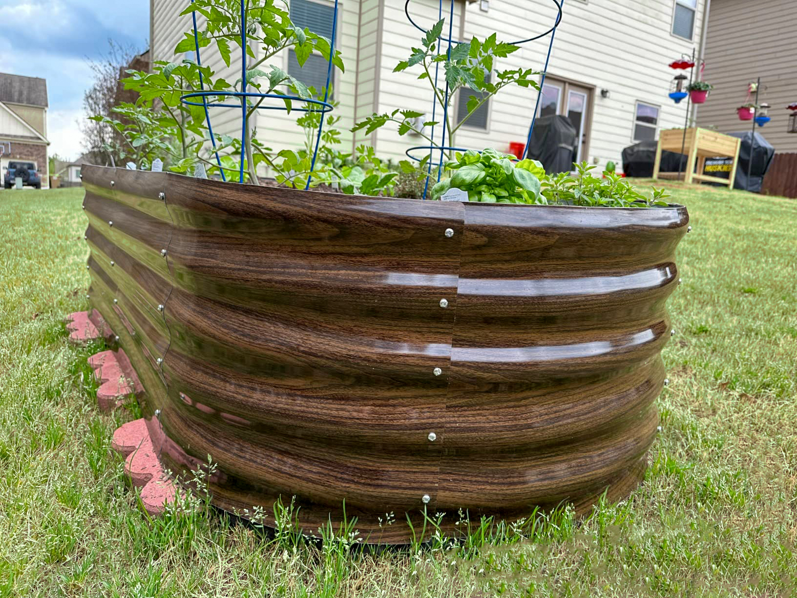 How to Pick the Perfect Raised Garden Bed for Your Backyard