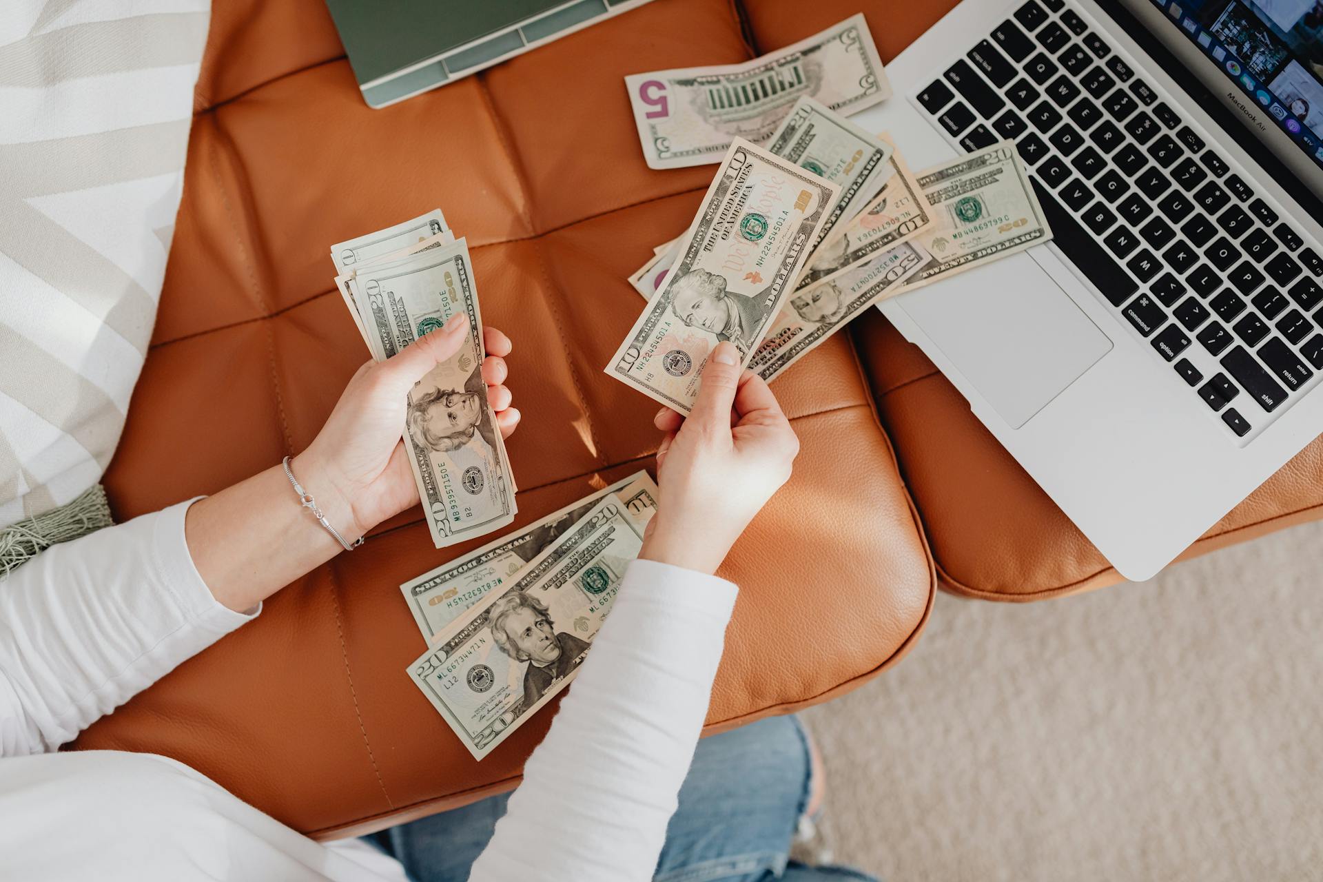 10 practical ways to earn money creatively