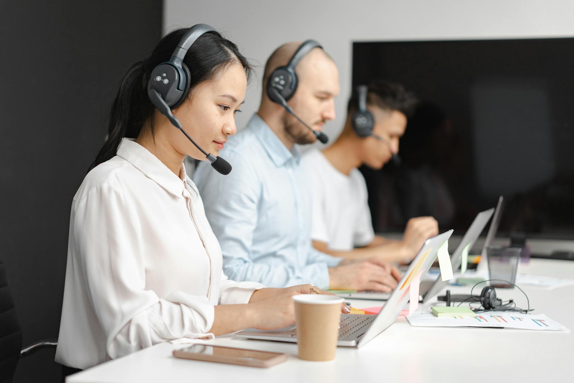 10 Actionable Tips to Improve Ecommerce Customer Service