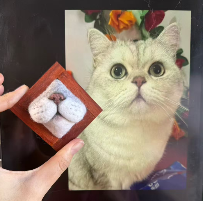Cat mouth:Made from high-quality, eco-friendly natural wool, the texture mimics the soft, warming feel of your pet’s actual chin and muzzle.