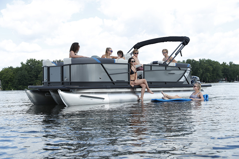 Aluminum Pontoon Boats vs Fiberglass Boats: Best Use Cases