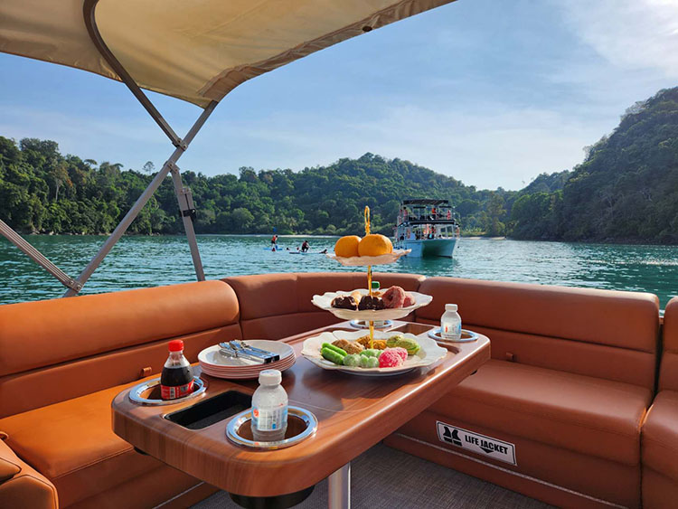Lifestyle and Experience with a Pontoon Party Boat