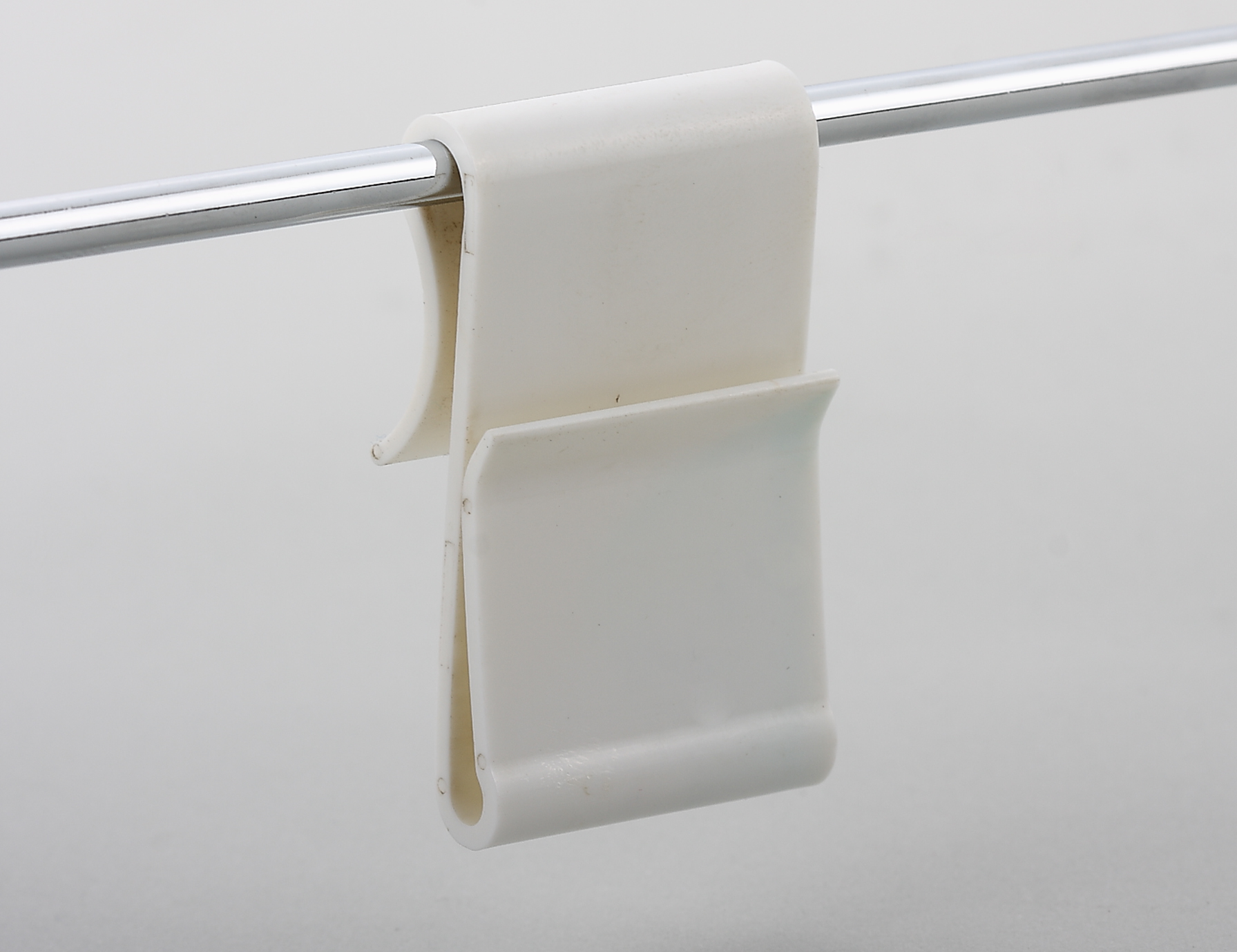 What are the strongest types of hanging hooks?