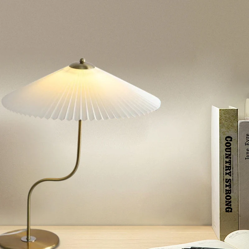 Vintage White/Khaki/Dark Green Table Lamp Metal Fabric Bedroom