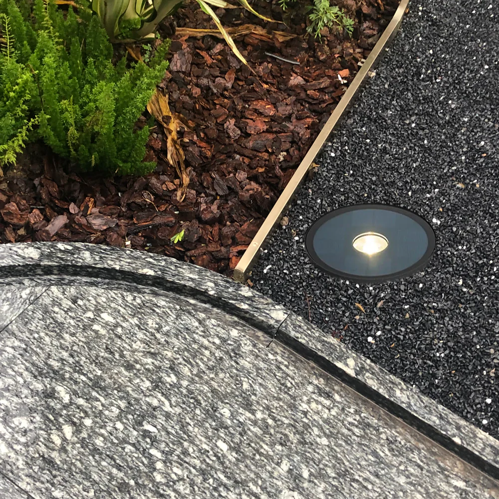 Modern Modern Metal Discoid Outdoor Deck/Step Light, Black