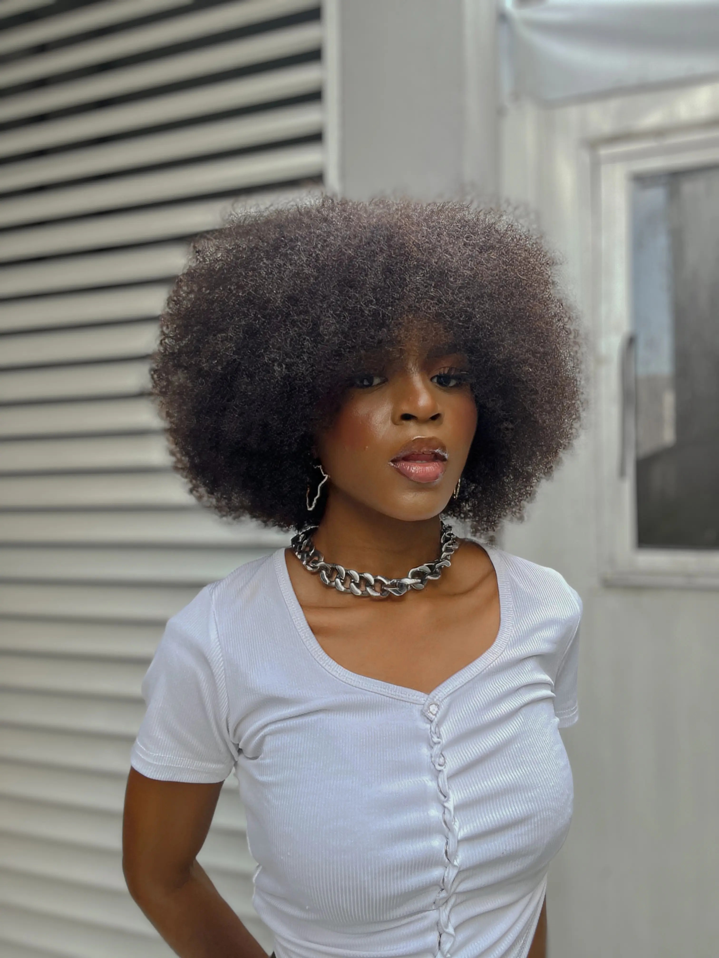 Features of Luvmeforyou's Afro Wig with Bangs