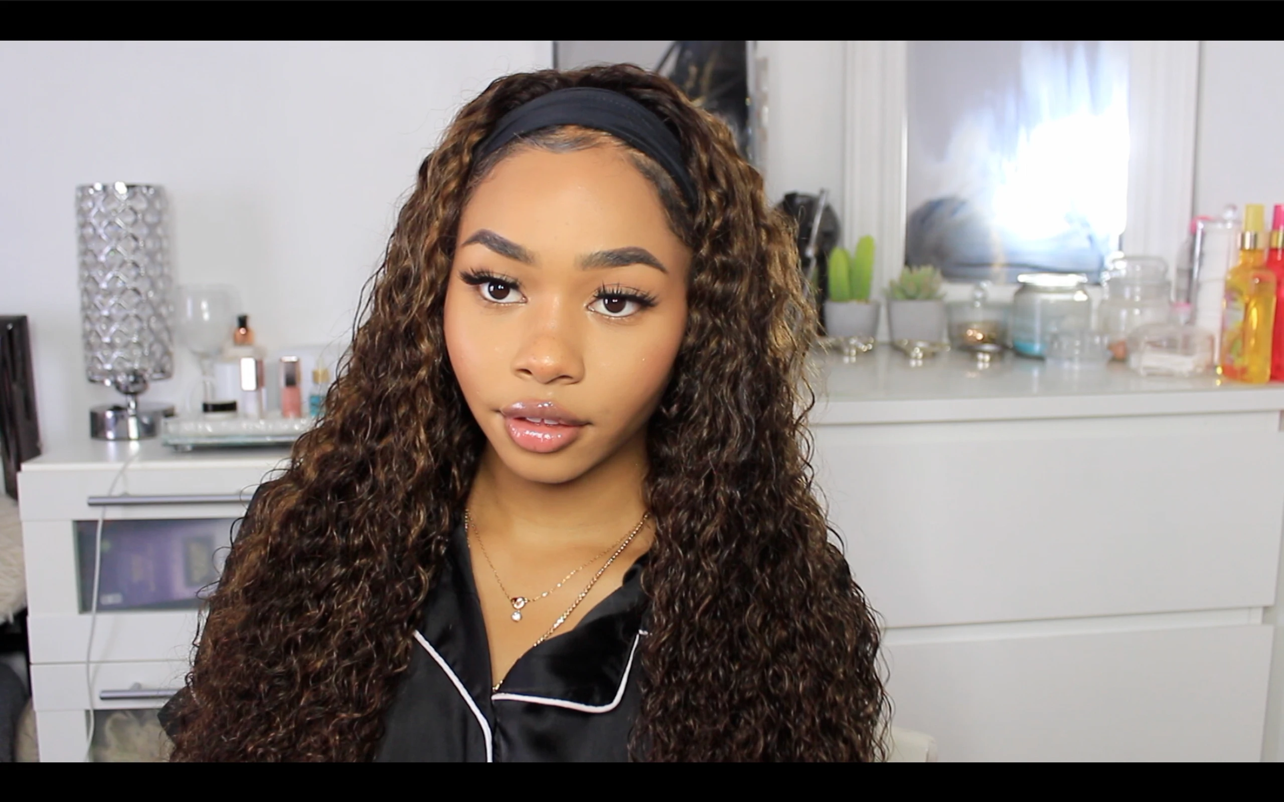 How to Manage Frizz in Your Curly HD Lace Wig