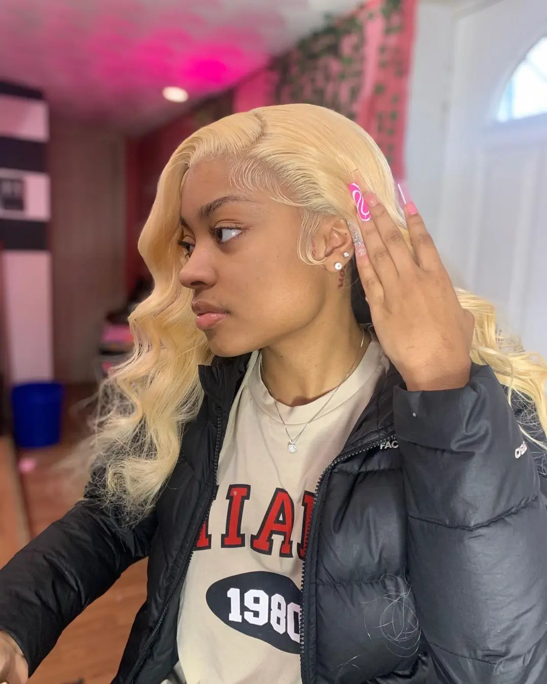 Effortlessly Transition Your Honey Blonde Glueless Wig