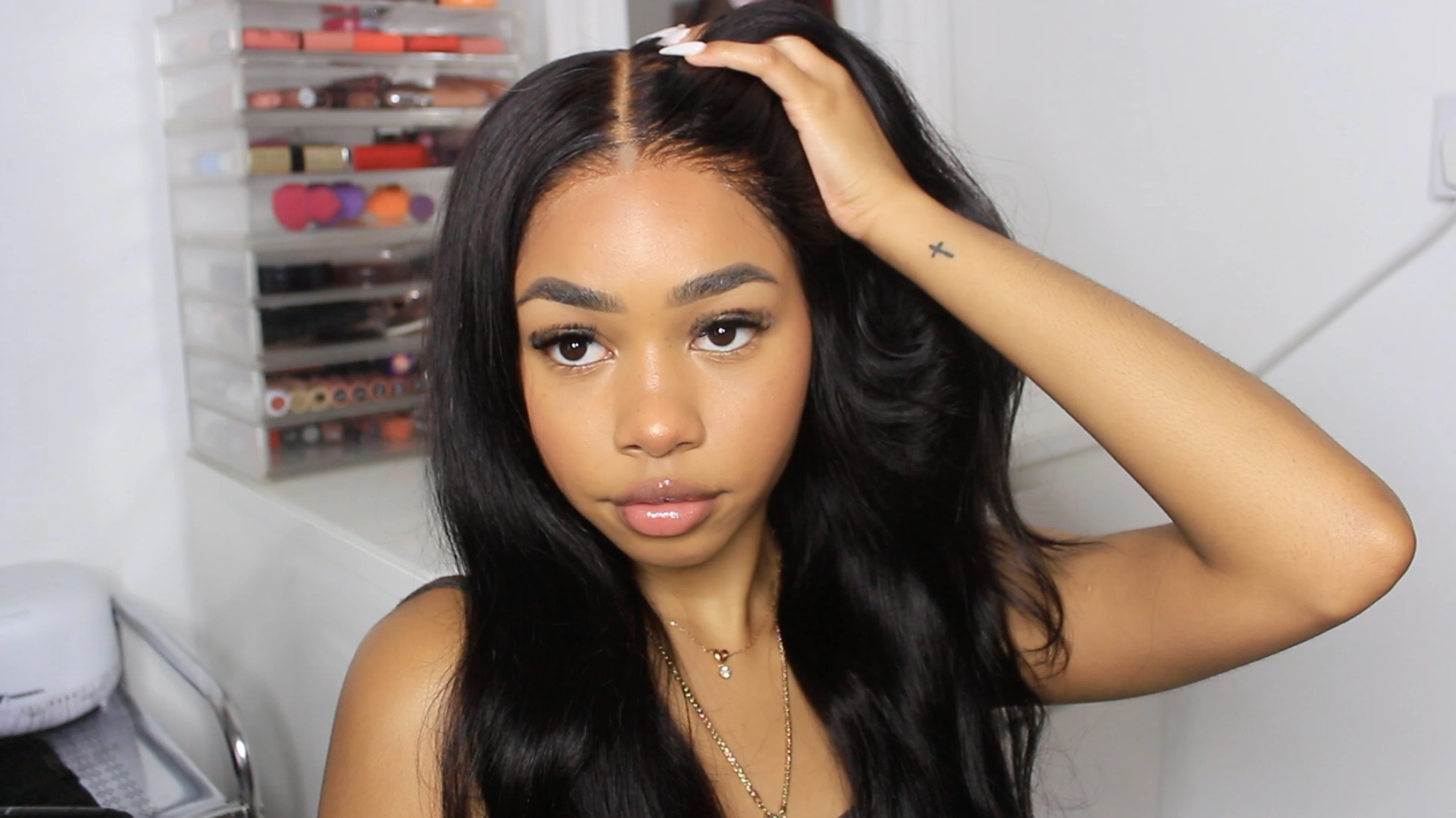 Application and Maintenance of Glueless Lace Wigs