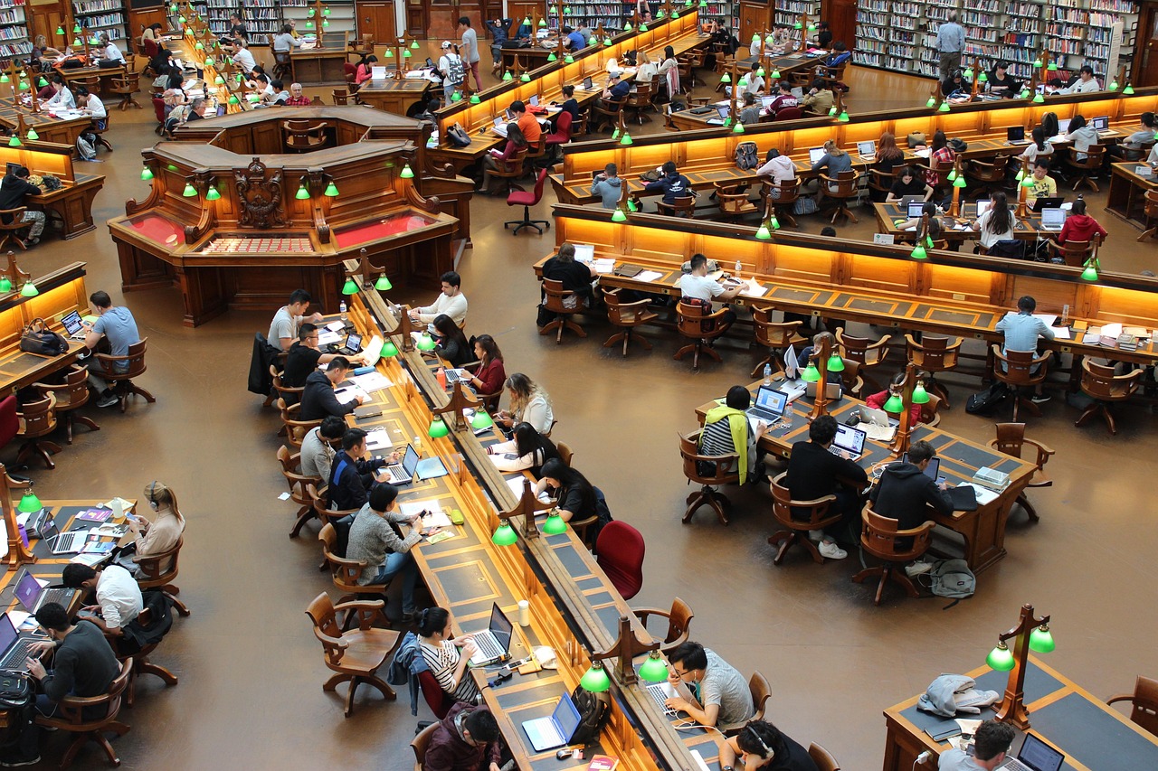 How Universities Are Adopting Autonomous Stores for Student Success