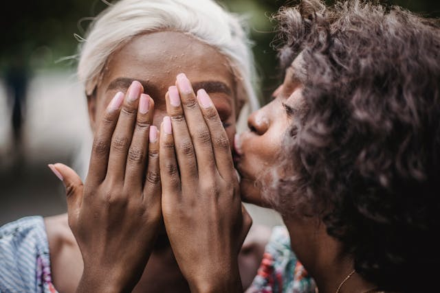 Incorporating Dip Powder Nails Into Your Self-Care Routine