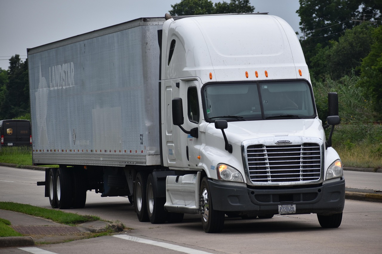Contract Logistics or Traditional Logistics Which Works Best for Your Business