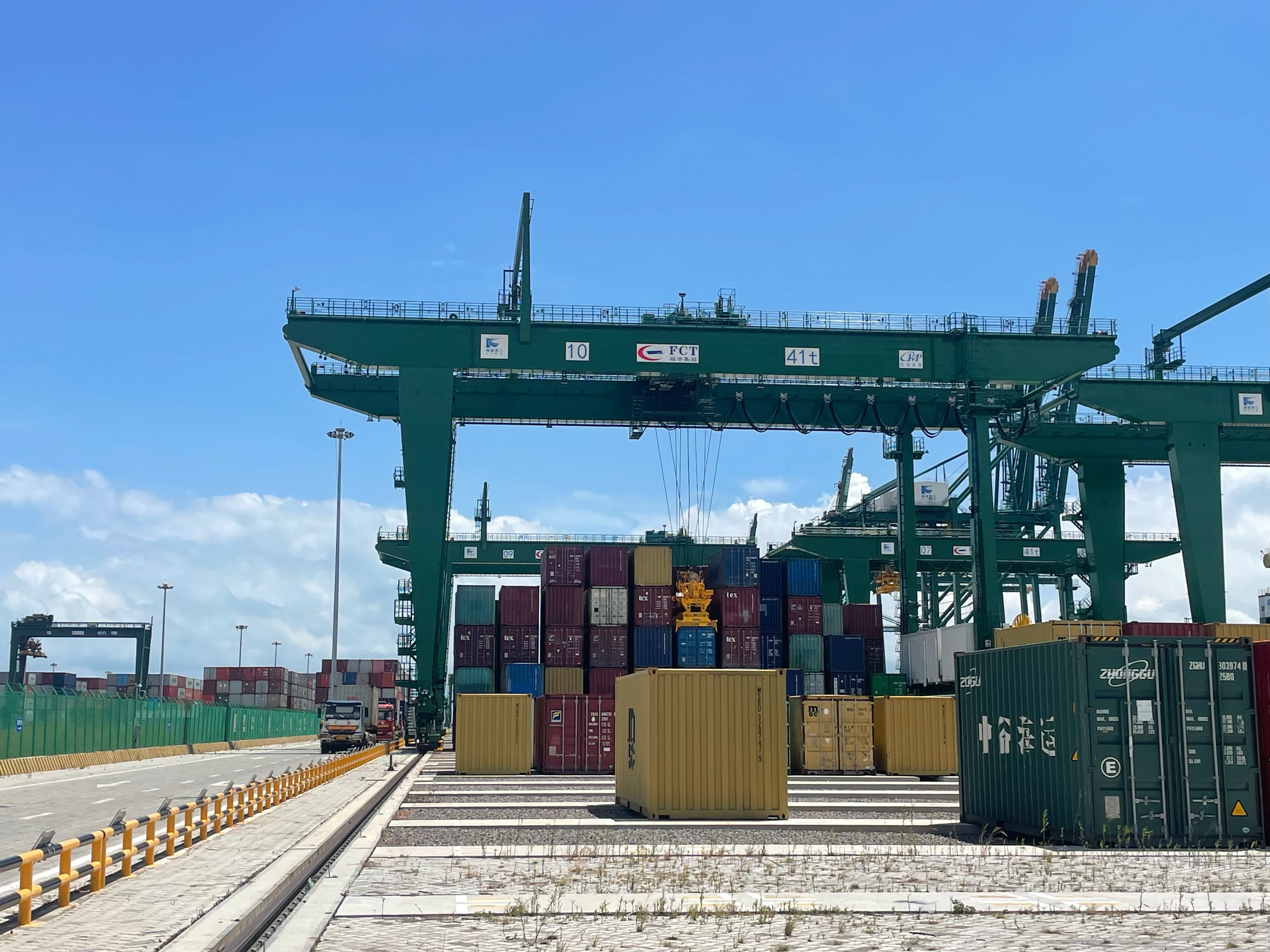 Container vessel tracking + automated container crane