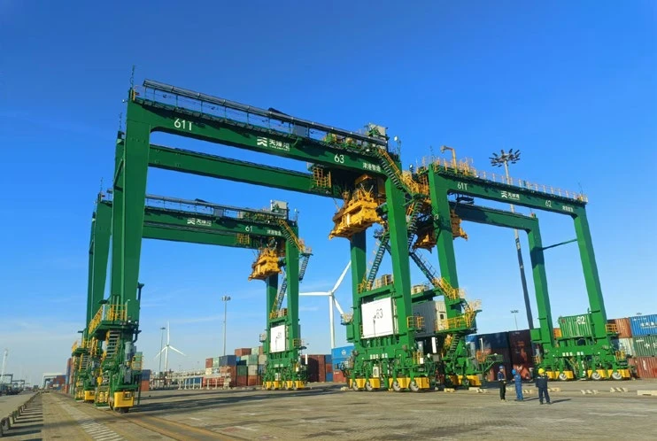 Container handling gantry crane: path planning pitfalls