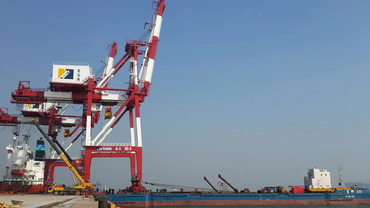Managing container handling gantry crane blind-spot pitfalls