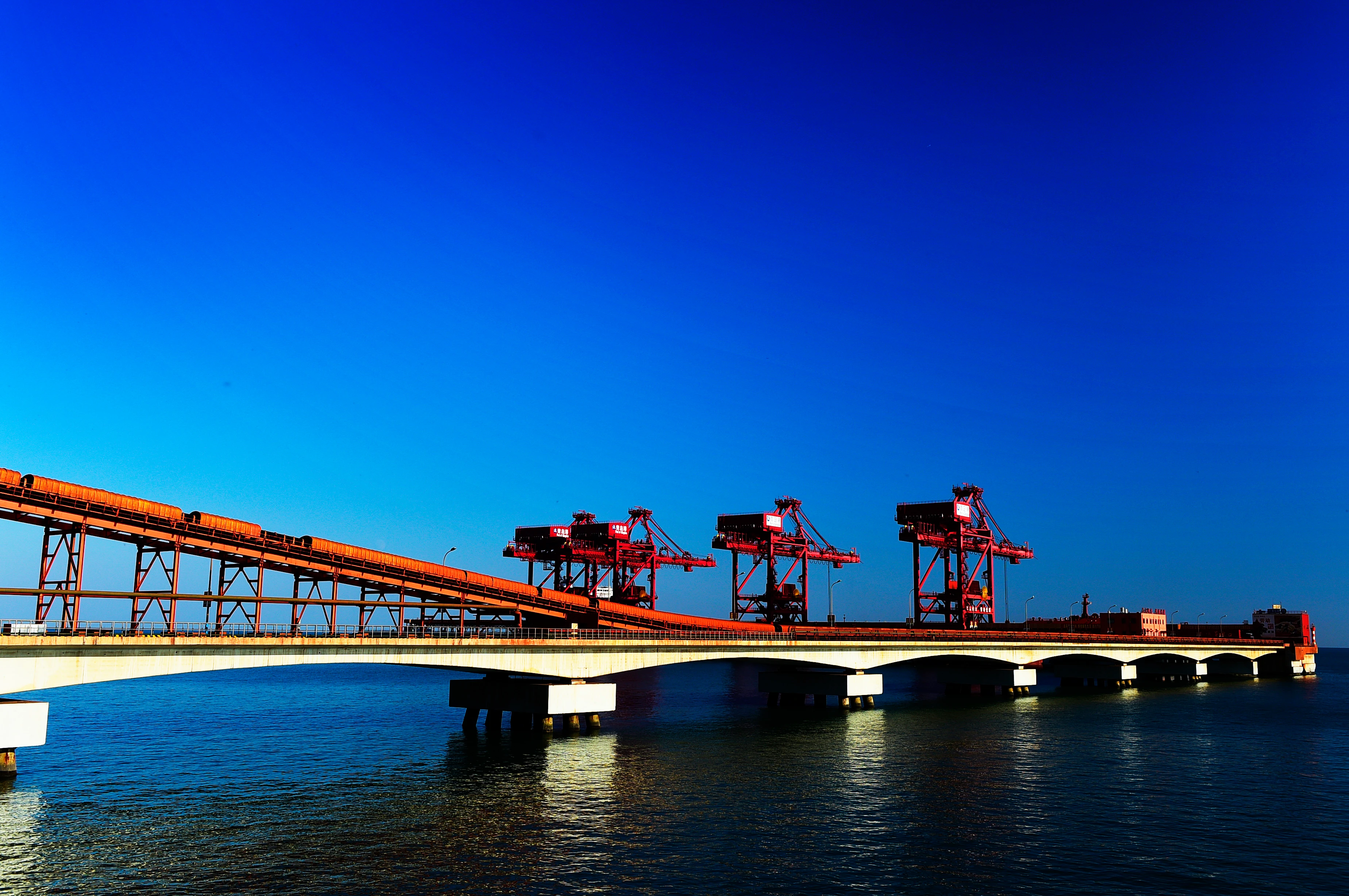 Container crane: limit protection reduces swing incidents