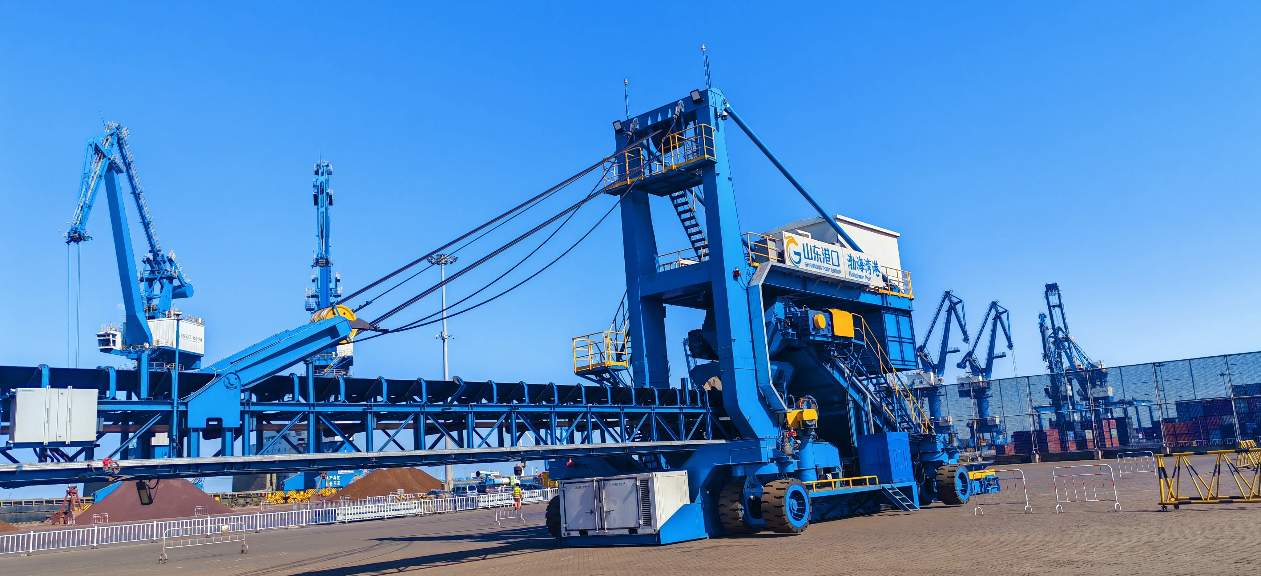 Container handling gantry crane: safer auto moves