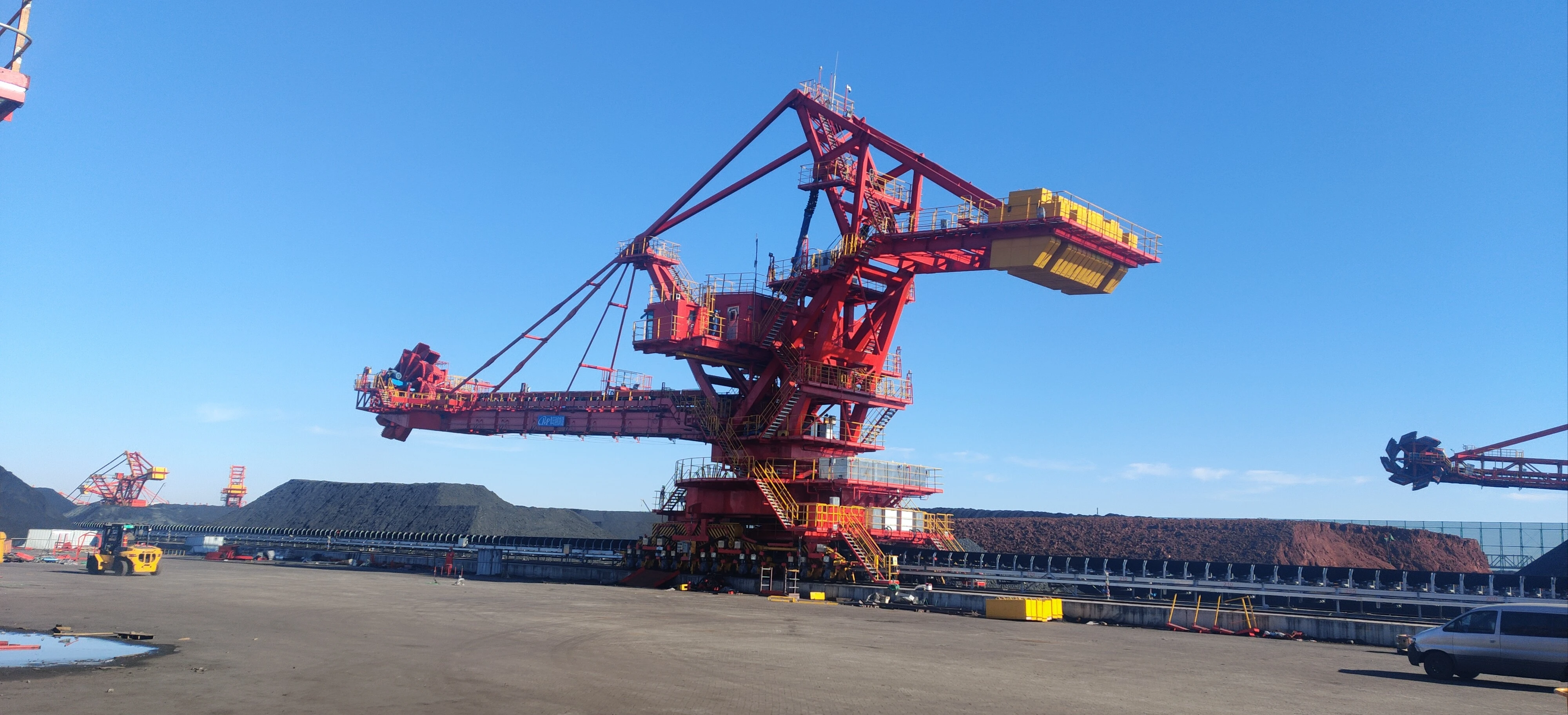 Port crane: weather uptime KPIs you can report