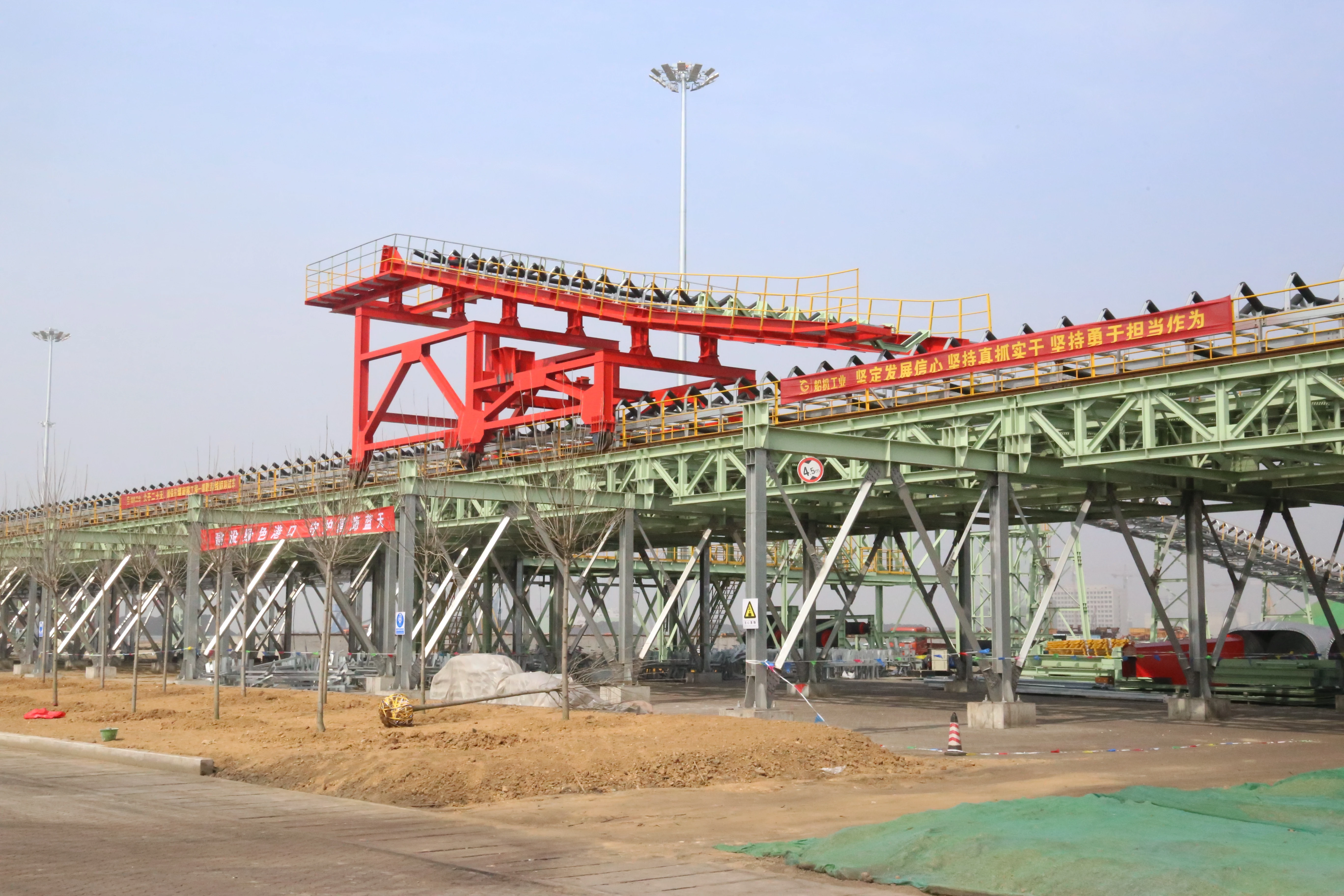 Container handler limit protection reduces rack damage