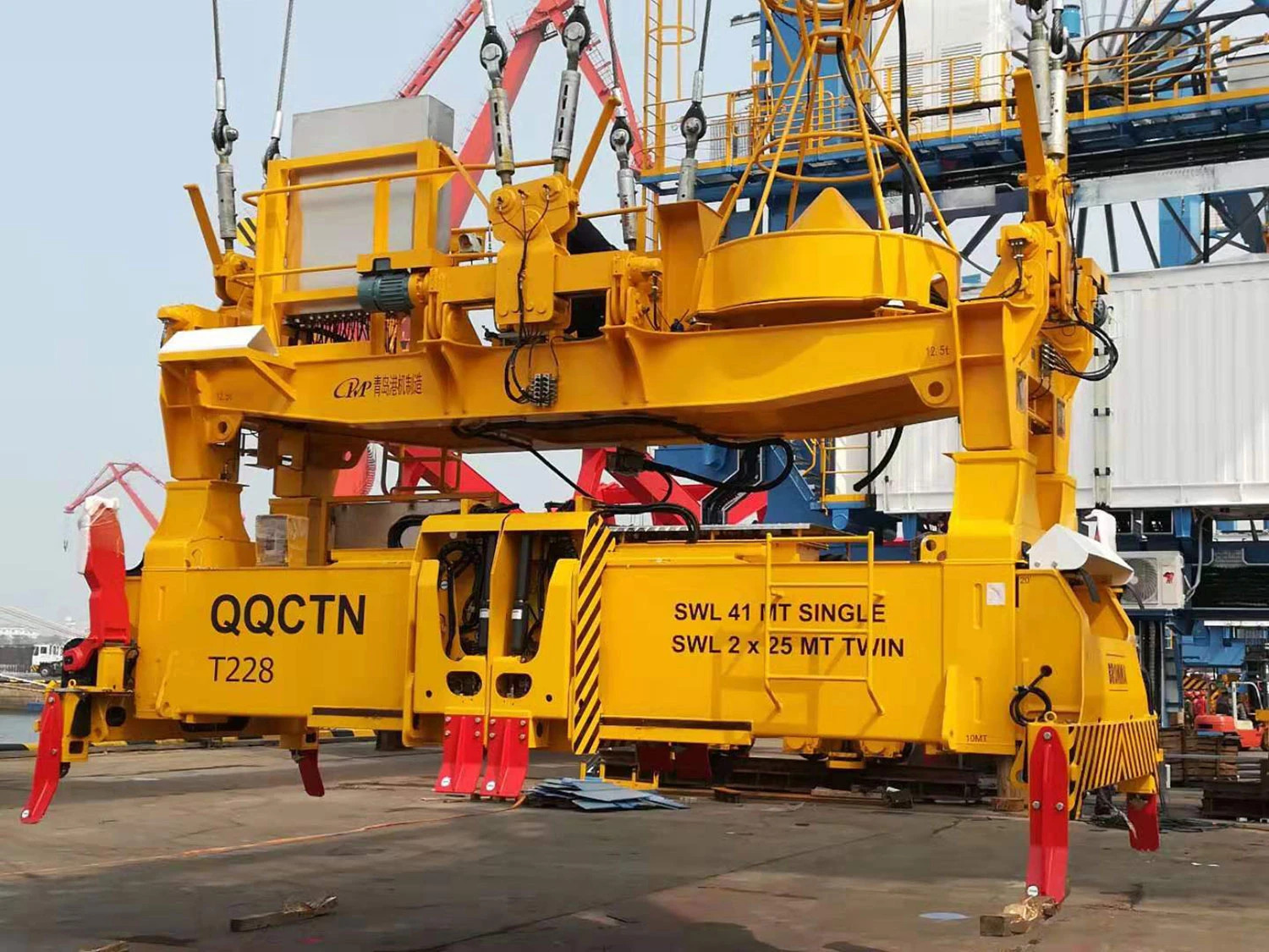 Ship crane: hoist speed for heavy project cargo