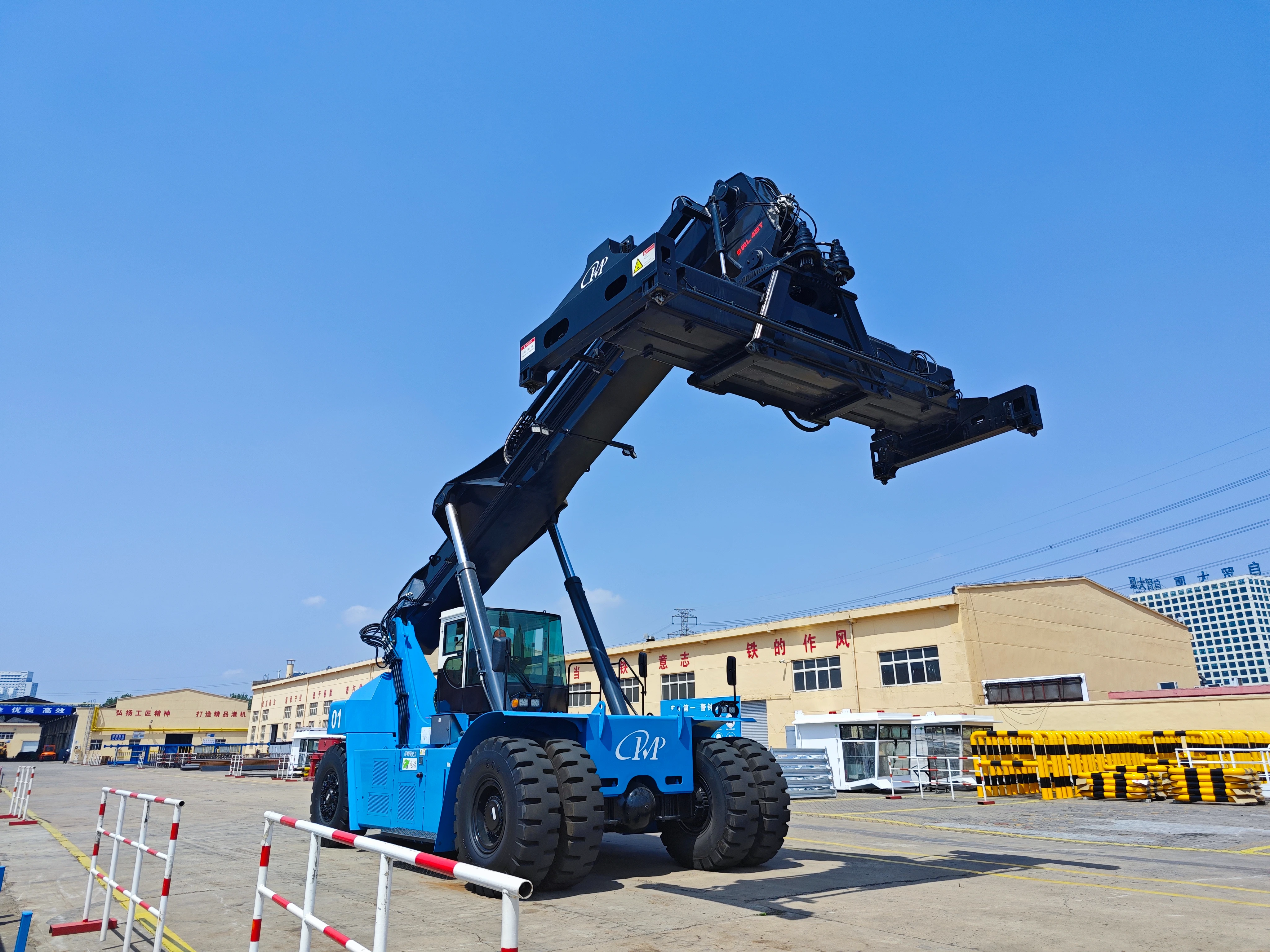 Choosing the Right Reach Stacker Training Program