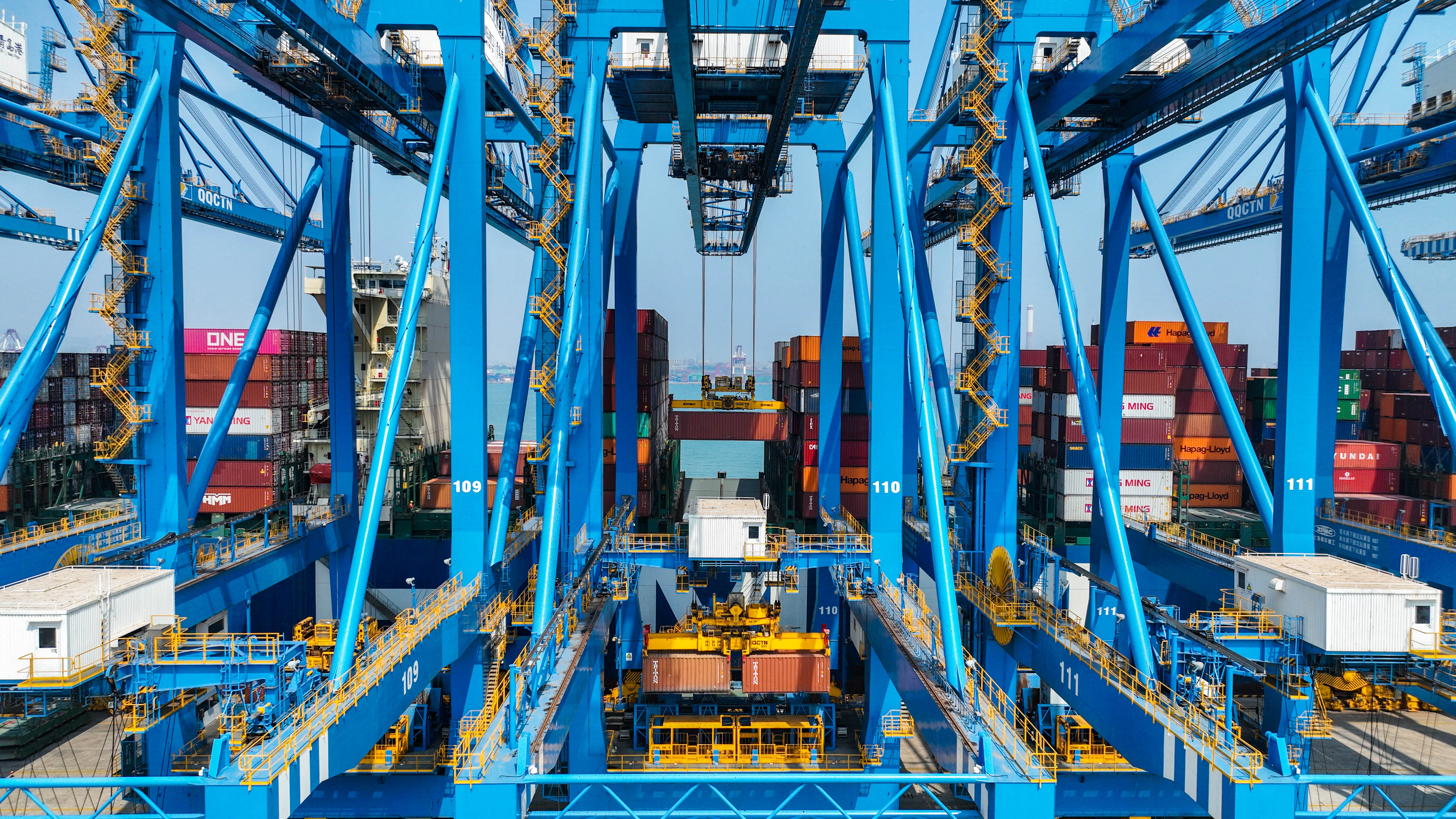Port crane productivity: stop losing 20% to waits