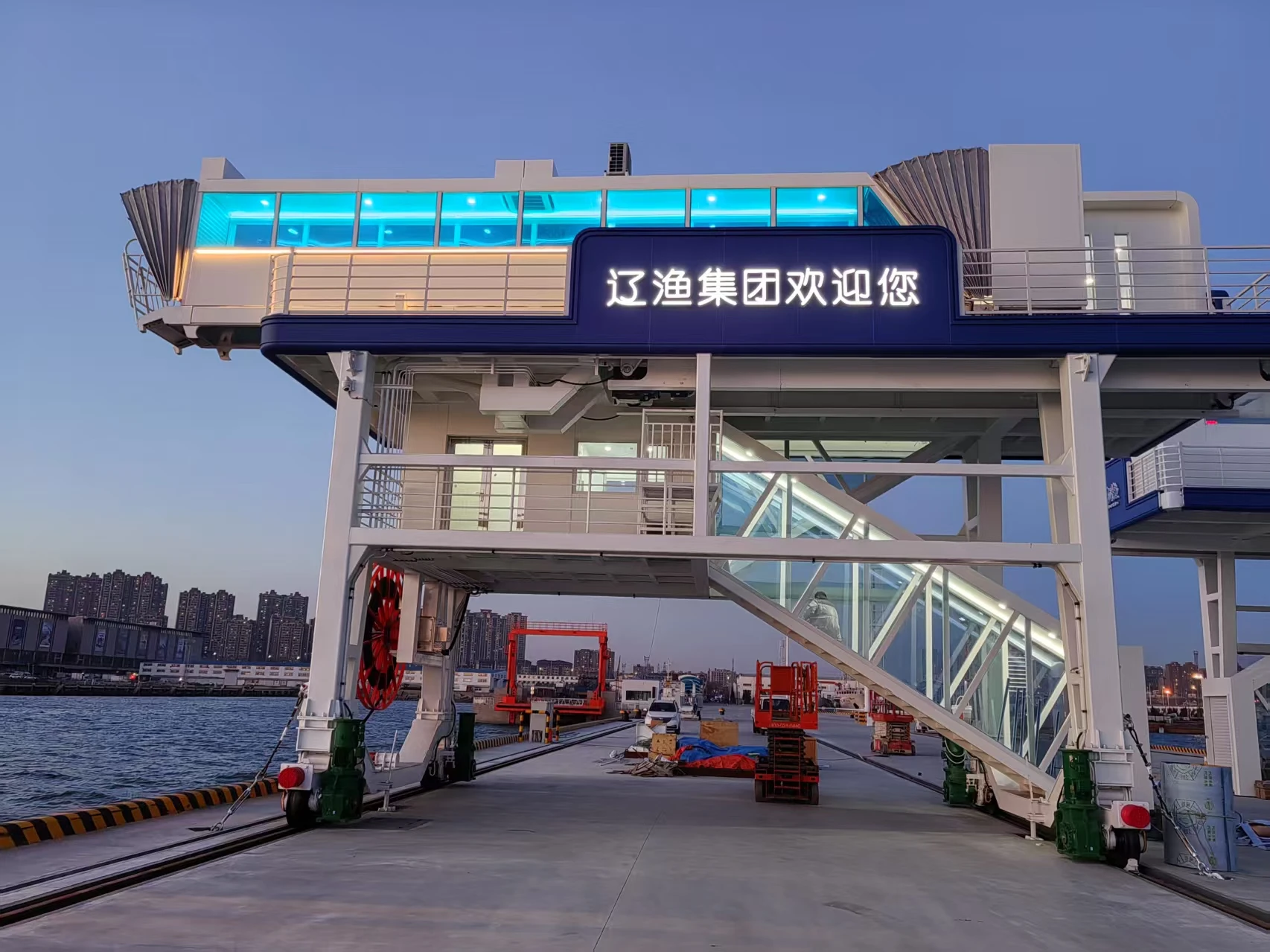 Cargo throughput gains with reachstacker solutions