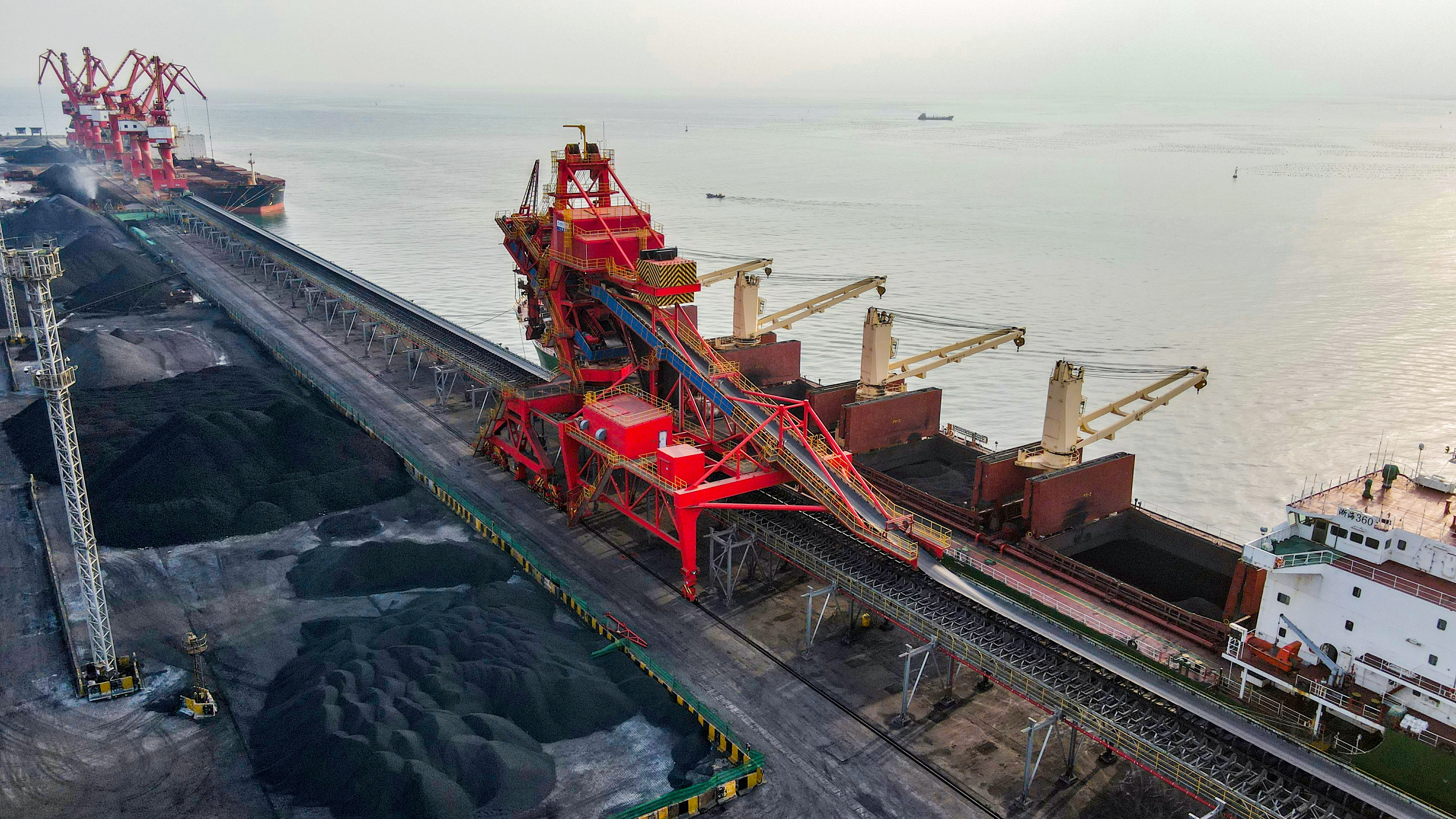 Cargo crane fault alerts reduce collision risk