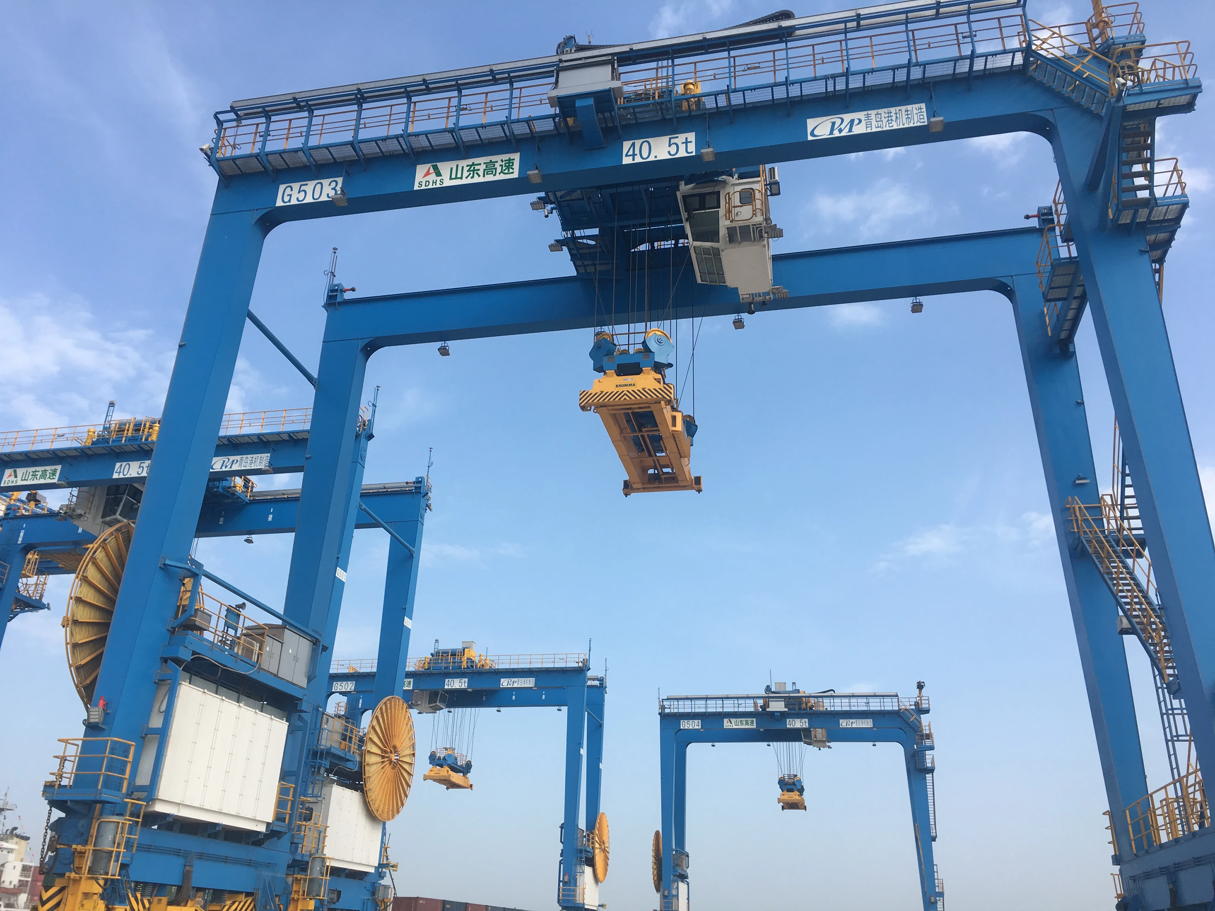 Cargo crane throughput: faster is not always more