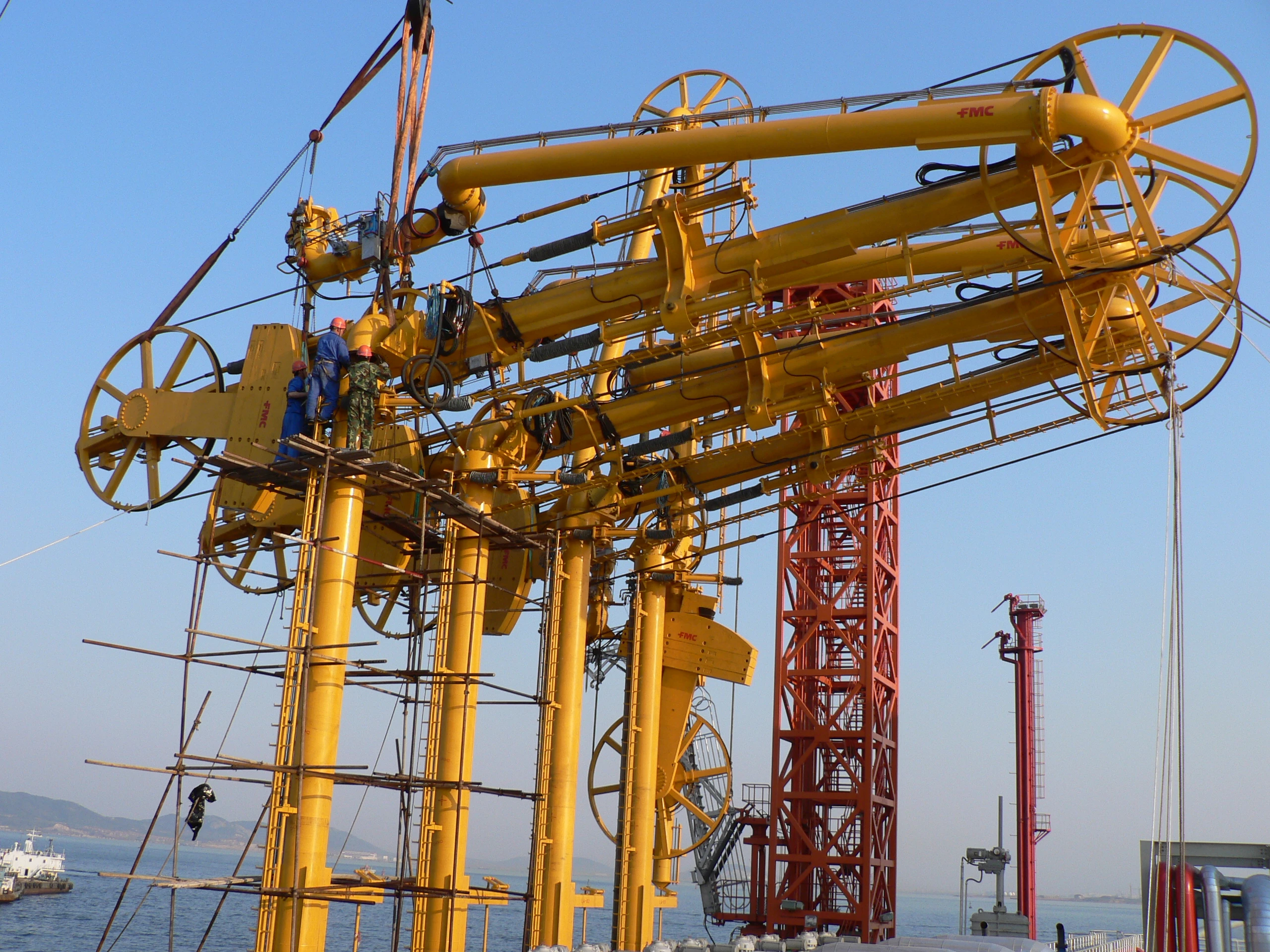 Container gantry crane: hoist speed without sway