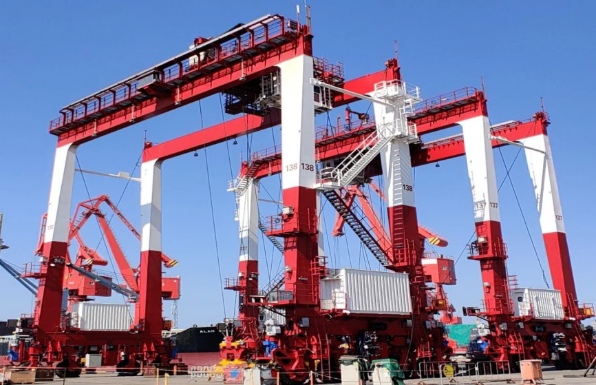 Technology and workflow for efficient crane operations