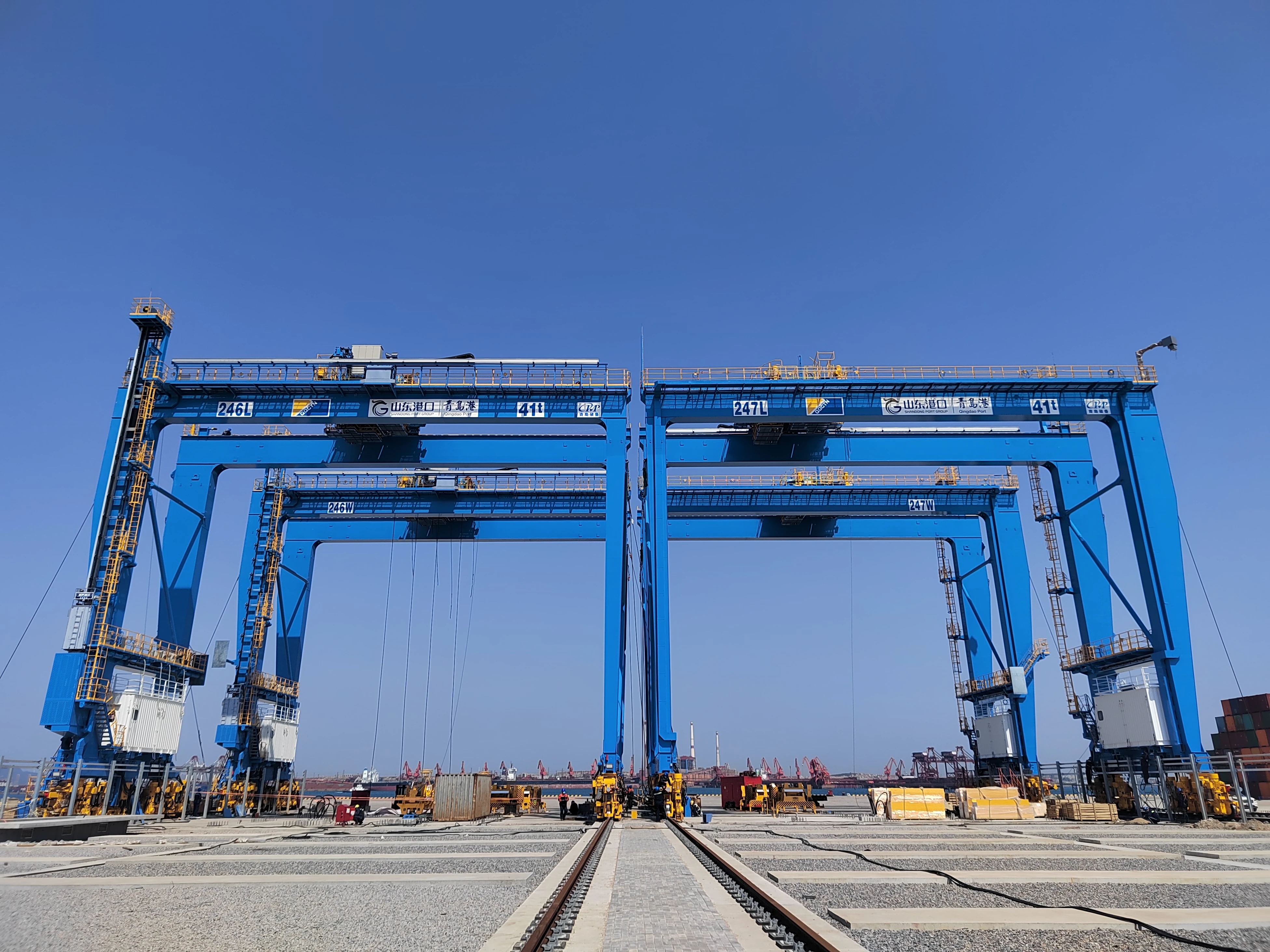 Port crane fault alerts improve SLA compliance