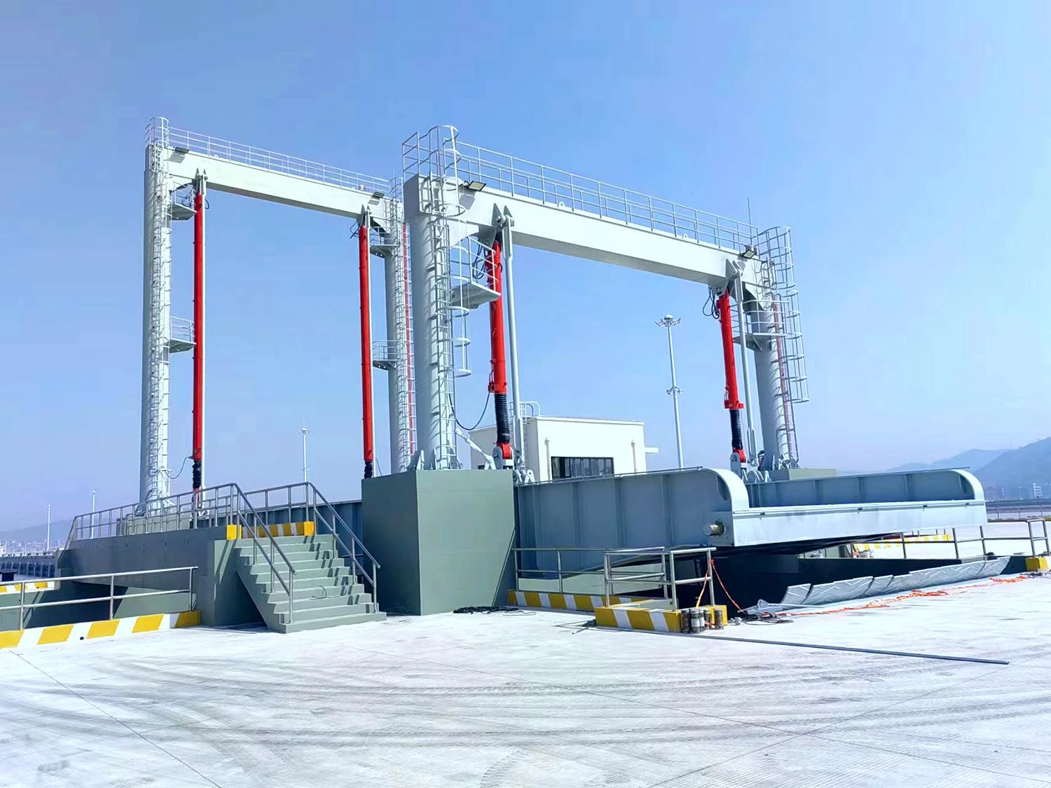 Reach Stacker corrosion: hidden frame rust checks
