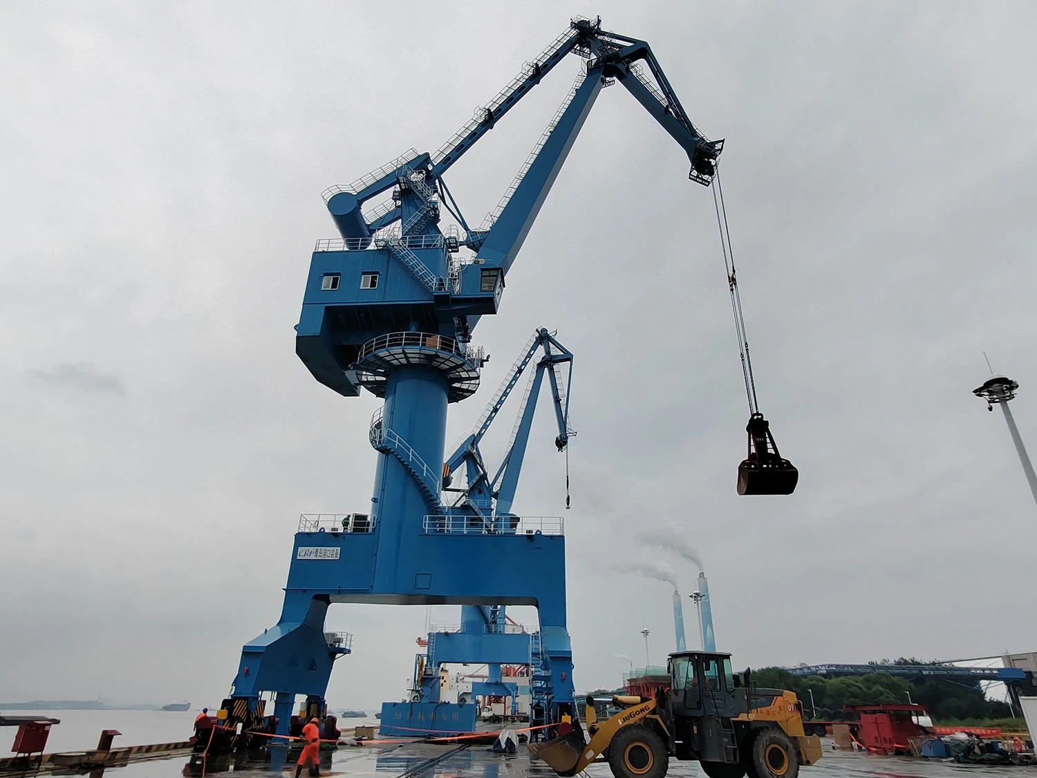 Ship loading systems: corrosion protection on cables
