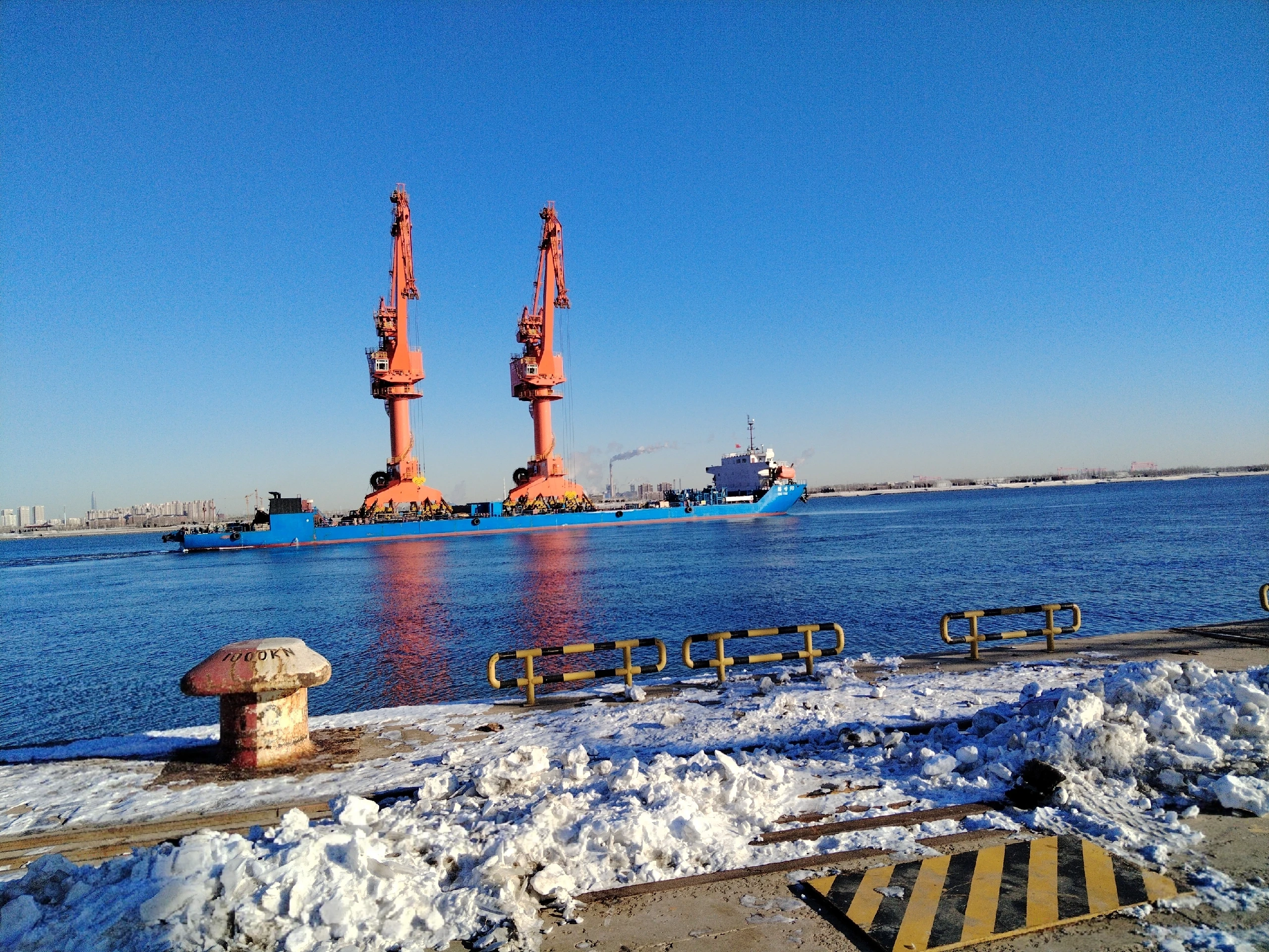 Ship loader throughput: stabilize flow under peaks