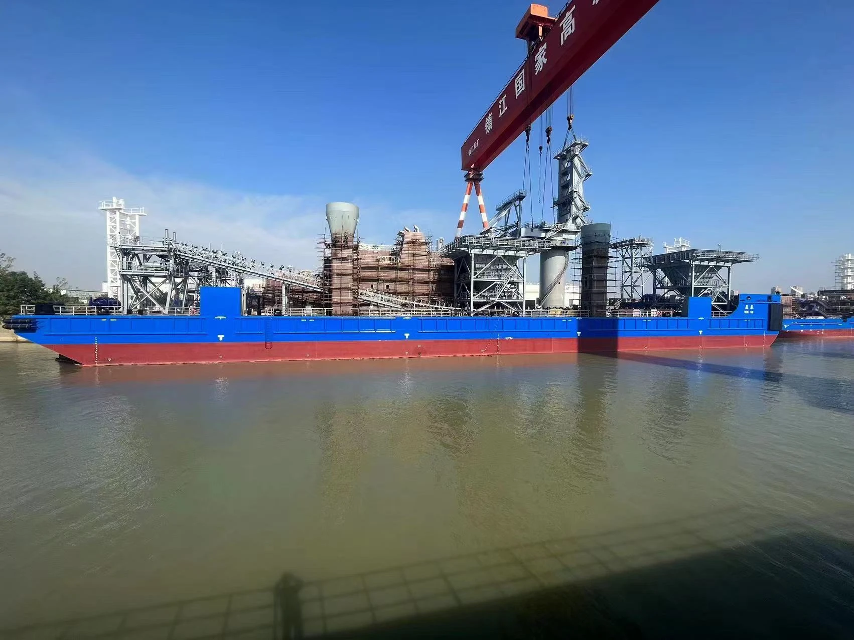 Ship crane dispatch reduces deck interference