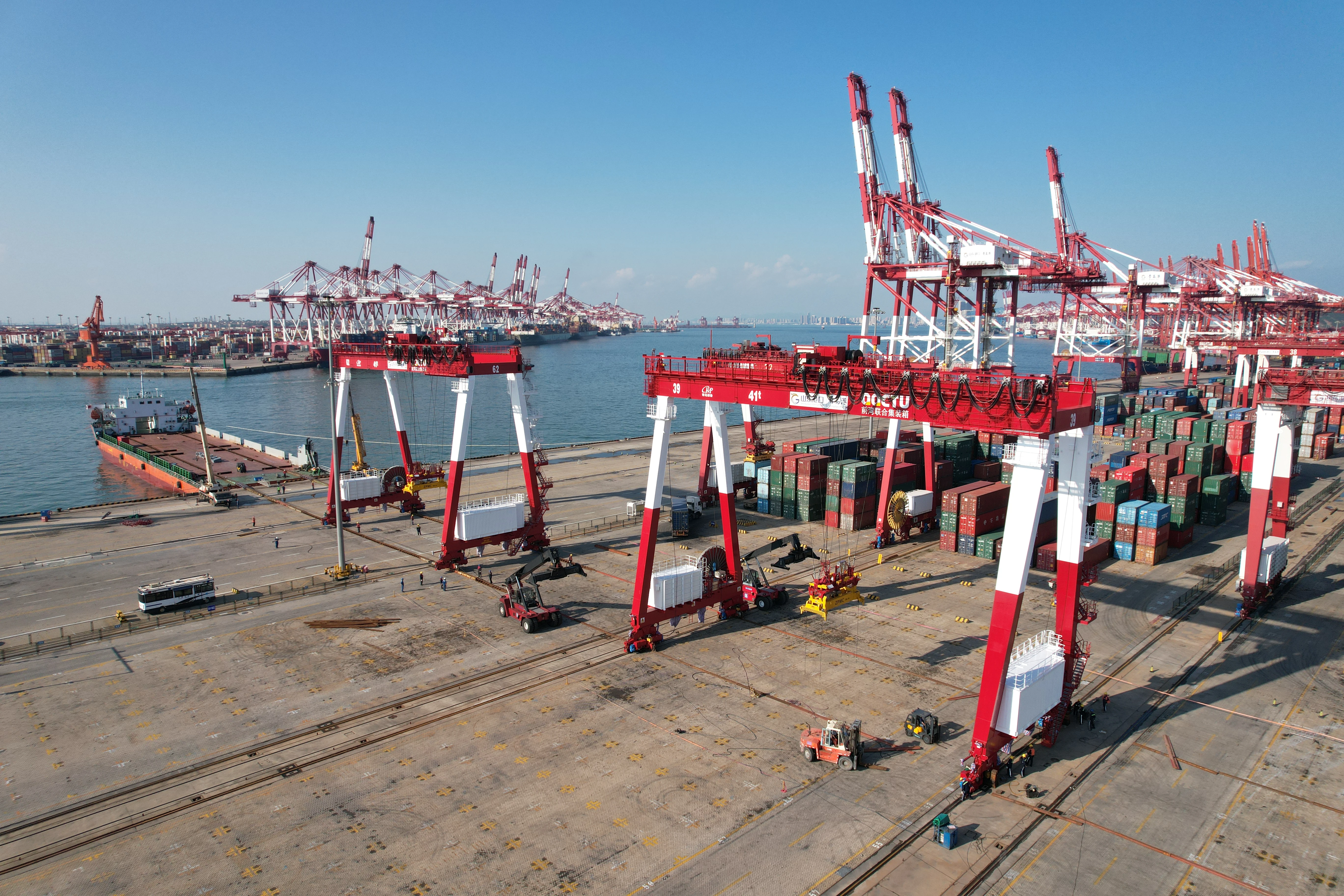 Cargo crane: cut empty travel, reduce fuel burn